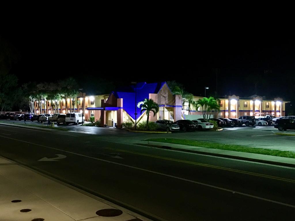 Americas Best Value Inn Сарасота Экстерьер фото