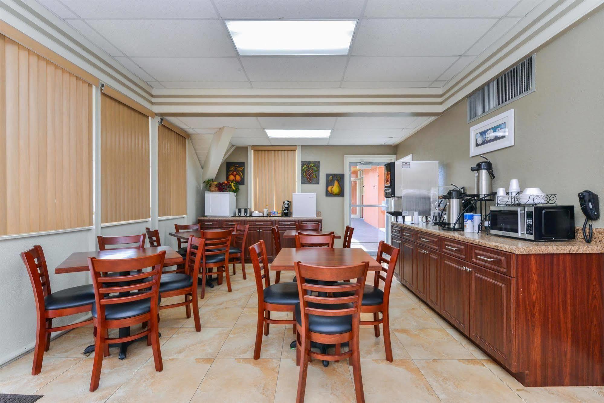 Americas Best Value Inn Сарасота Экстерьер фото
